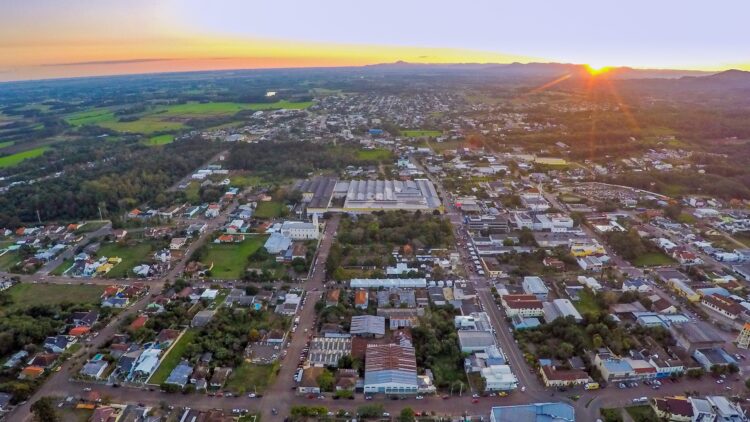 Prefeito anuncia prorrogação de impostos e Refim