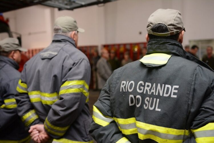 Bombeiros reduzem de 270 para 30 dias prazo para emitir alvarás do PPCI