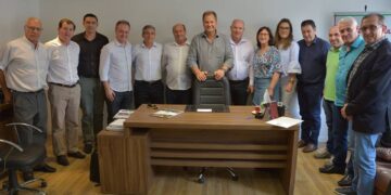 Prefeito participa de reunião pela Rota do Pão e Vinho