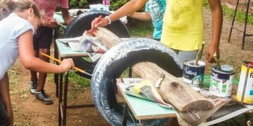 Oficina de reciclagem é uma das atividades do “férias em ação” desenvolvida pelo CRAS