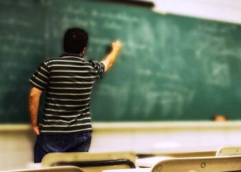 Educação abre processo seletivo para professores e monitores