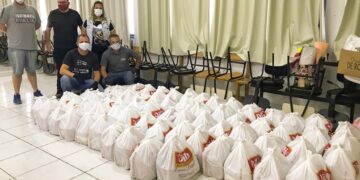 Grupo Dália Solidariedade entrega 66 cestas básicas em Roca Sales