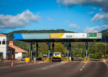 Caminhões terão isenção de tarifa de pedágio por eixos suspensos no RS