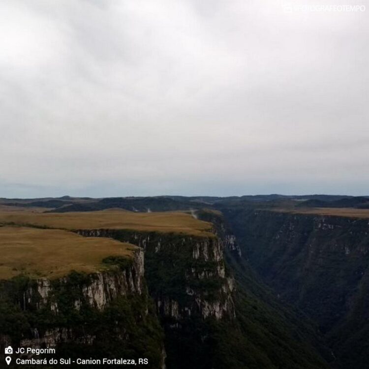 Grande frente fria traz chuva e muito frio para o Sul