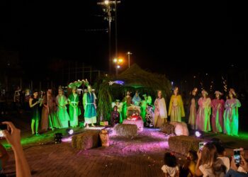 Noite de teatro, luzes e arte no Natal no Coração de Lajeado