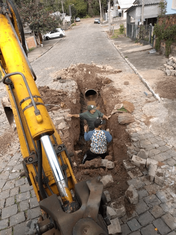 Secretaria de Obras faz recuperação de vias no Bairro Scorsatto