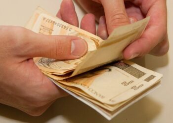 Abono salarial: trabalhadores têm até o fim do mês para sacar o benefício
