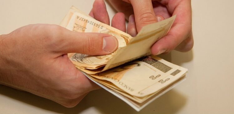 Abono salarial: trabalhadores têm até o fim do mês para sacar o benefício