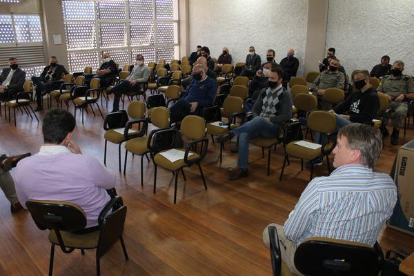 Encontro do Fórum das Entidades e Prefeitura de Lajeado debate criação de camelódromo