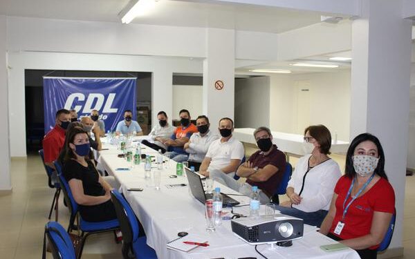 CDL Lajeado: Lajeado Brilha e Chegada do Papai Noel são temas de reunião de diretoria