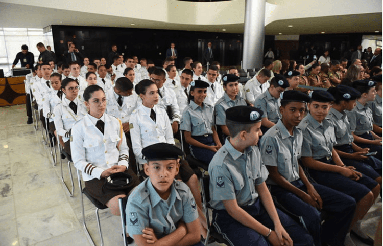 Escolas têm até 27 de setembro para mostrarem interesse em gestão cívico-militar