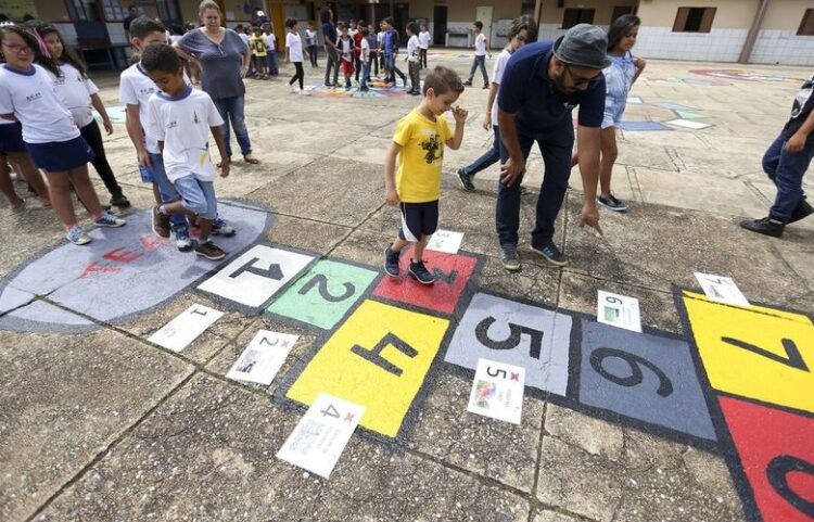 Projeto de lei destina 1,5% de sorteios de loterias da Caixa para Fundo da Criança e do Adolescente