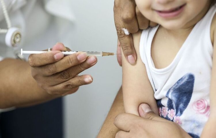 Aplicação correta da vacina protege brasileiros do sarampo e de outras doenças contagiosas