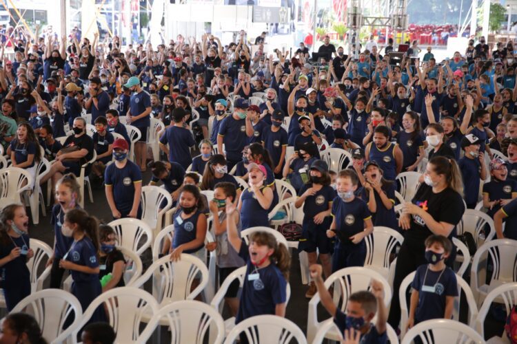 Cerca de 700 crianças participam de atividades recreativas e culturais na Estrela Multifeira