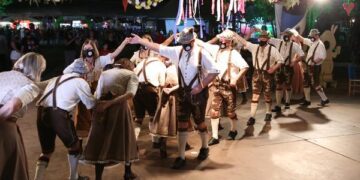 Alegria, comida típica e dança no Minifestival do Chucrute