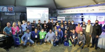 Entrega de prêmios e troféus valoriza os maiores produtores de leite de Estrela