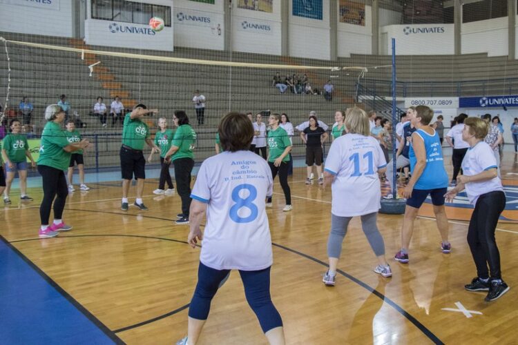 Encontro reúne cerca de 250 idosos