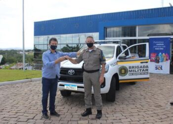Girando Sol entrega viatura semiblindada para BM de Arroio do Meio