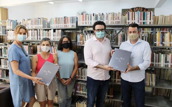 Acil oficializa entrega do Livro do Centenário para Arquivo Histórico Municipal de Lajeado