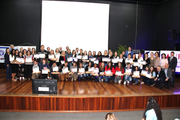 Comitê Tributário de Santa Cruz premia vencedores do 5º concurso de redação