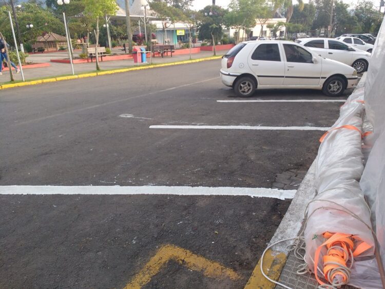 Setor de obras e manutenção realiza serviços em bairros da cidade