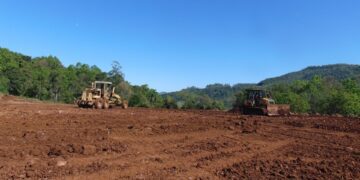 Secretaria realiza serviço de terraplanagem