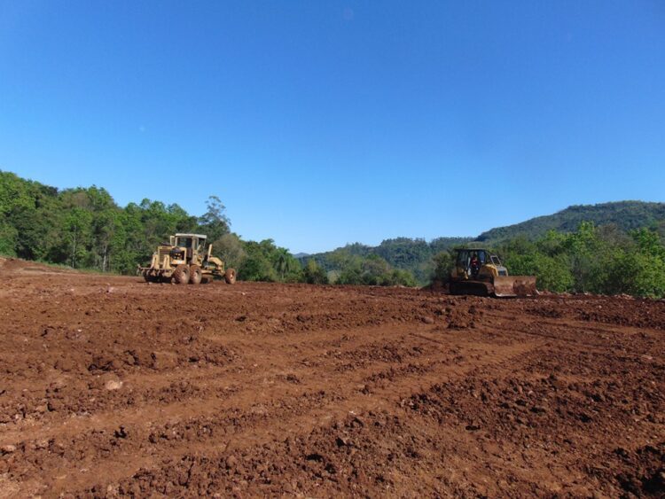 Secretaria realiza serviço de terraplanagem
