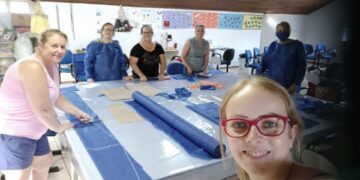 Equipe do Cras de Forquetinha confecciona jalecos e máscaras