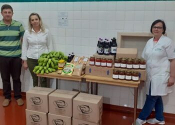 PAA realiza entrega de cestas de Abril em Roca Sales