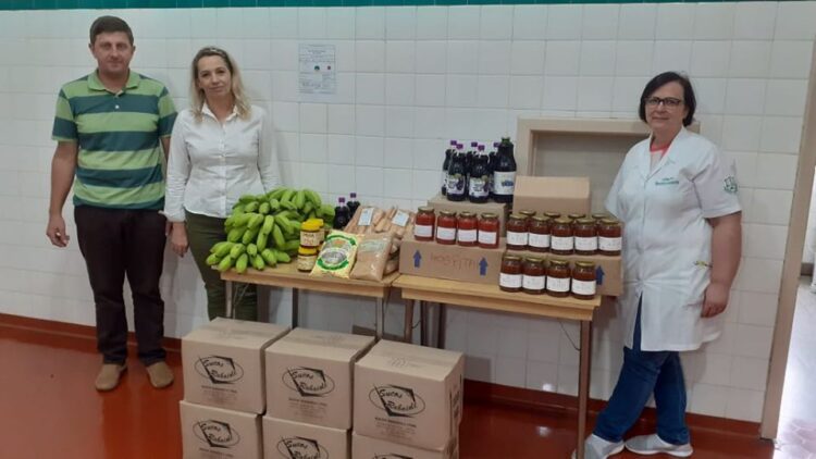 PAA realiza entrega de cestas de Abril em Roca Sales