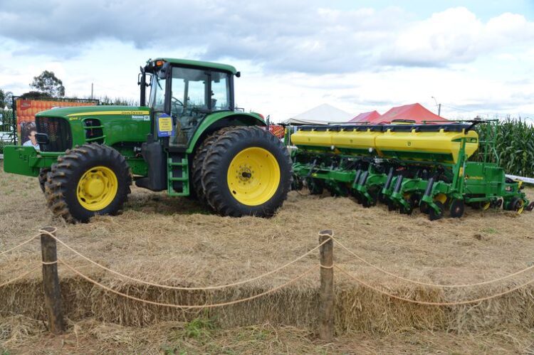 Agropecuária puxa geração de empregos formais em maio