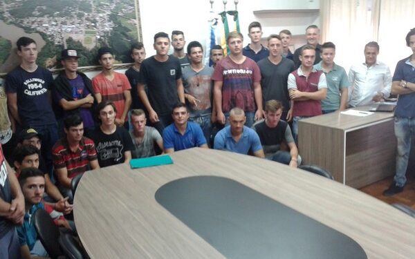 Jovens podem se alistar pela internet