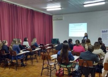 Workshop sobre atendimento reúne 24 pessoas
