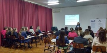 Workshop sobre atendimento reúne 24 pessoas