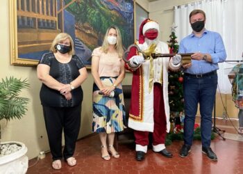 Papai Noel chegou: Venâncio abre 4º Natal Cor e Magia com live