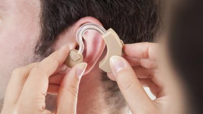  Adaptação, manutenção, limpeza e dificuldades no uso da prótese serão avaliadas durante as consultas (Foto: Divulgação)