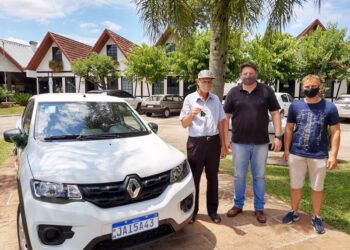 Segundo carro da campanha Natal dos Sonhos é oficialmente entregue