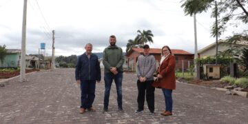 Modelo de pavimentação associativa conclui mais quatro ruas
