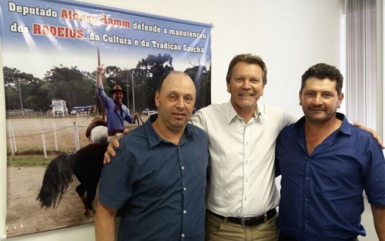 Deputado Afonso Hamm destina R$ 500 mil para a construção de ginásios esportivo
