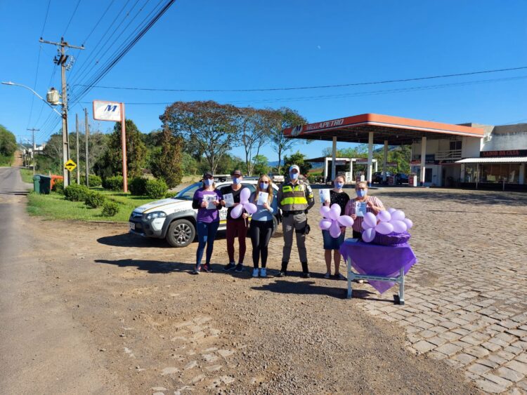 Parada alerta para violência contra a mulher