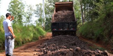 Secretaria de Obra dá continuidade ao trabalho de alargamento de estradas no interio