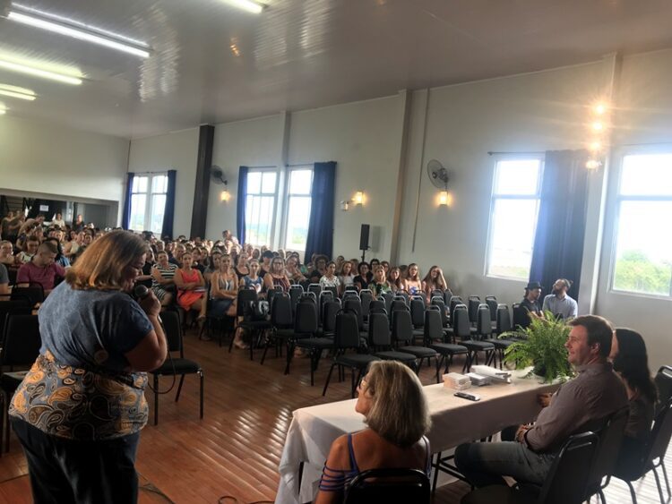 Mais de 3,4 mil voltam às salas de aulas das EMEFS nesta quarta-feira