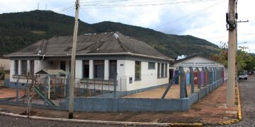 Administração Municipal efetua compra de prédio escolar