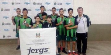 Alunos da EMEF Gonçalina Pinto Vilanova ficam com o 2º lugar no vôlei na etapa Regional do JERGS