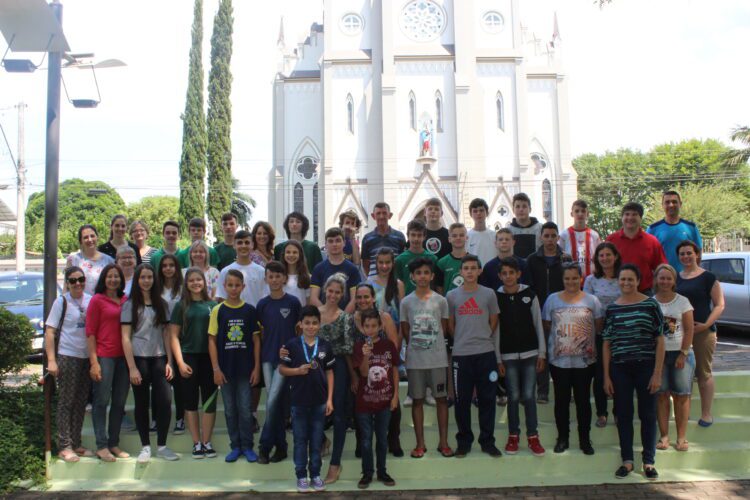 87 alunos arroio-meenses recebem medalhas em competições