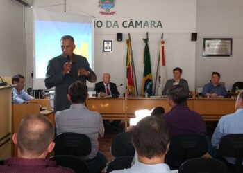 Amvat debate segurança pública em assembleia de prefeitos