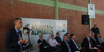 Cerimônia em Estrela marca doação de 19 toneladas de leite em pó para Apaes