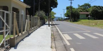 Após asfalto, Arroio do Meio executa calçada de passeio na rua Dona Rita