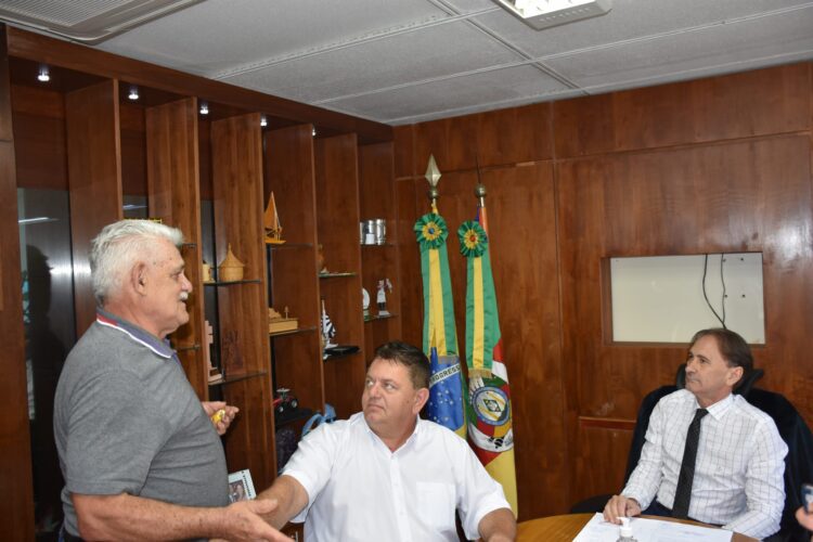 Marques de Souza – Comitiva busca recursos para pavimentação