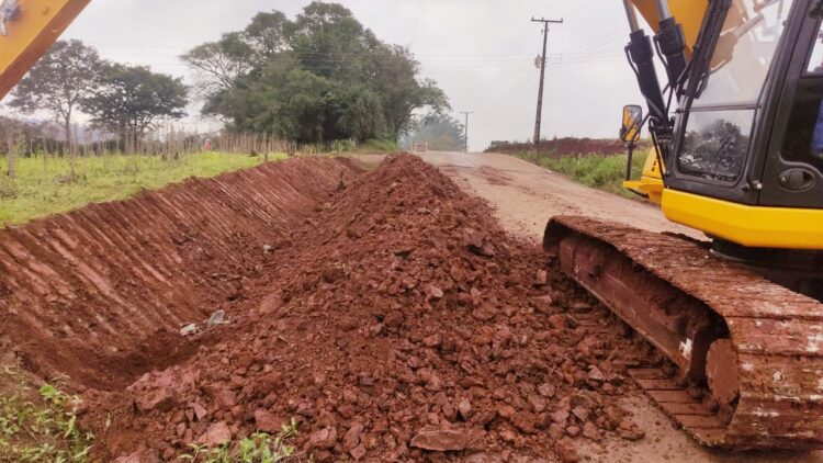 Governo inicia asfaltamento de duas estradas